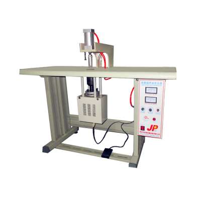 Ultrasonic welding machine for mask's elastic yarn